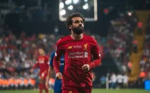 كيف جمع "محمد صلاح" ثروته المذهلة؟ وأين يُنفقها؟ (إنفوجراف)