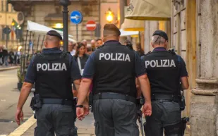 "ميلانو" تحظر التدخين في الأماكن العامة مطلع يناير 2025