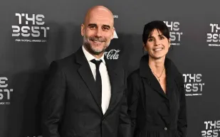  غوارديولا ينهي زواجه بعد 30 عاماً بسبب مانشستر سيتي