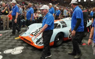 رغم تلقيه عرضاً بـ25 مليون دولار.. "جيري ساينفيلد" يرفض بيع سيارته النادرة