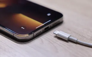 من آيفون 13 إلى 16.. كل ما تريد معرفته عن شواحن الآيفون