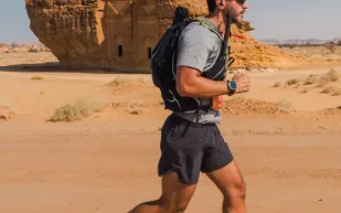 العداء مختار شاهين لـ"الرجل": التكنولوجيا أحد أسرار التفوق في سباقات الماراثون وتحديات "درب العُلا"