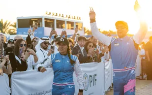 فريق "أوكي" يتوّج بلقب الجولة الأولى لبطولة العالم للقوارب الكهربائية "E1" في جدة (صور)