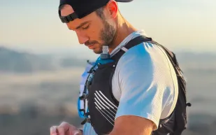 العداء "محمد الدخيل" لـ"الرجل": تحدي الذات والتكنولوجيا مكناني من النجاح في سباق "درب العُلا"