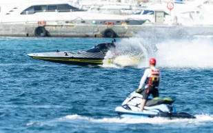 انطلاق الجولة الافتتاحية لبطولة القوارب الكهربائية السريعة "E1" في جدة