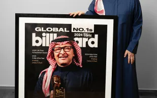  "عبدالمجيد عبدالله" يصنع التاريخ.. أول فنان عربي في أول سلسلة تُطلقها "بيلبورد العالمية"