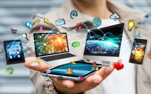 خلافا لما كنا نعتقده.. الإعلام الرقمي يعزّز الحياة الأسرية بدلاً من تدميرها