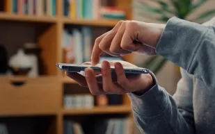 إتاحة ميزة "Circle to Search" من جوجل لهواتف آيفون