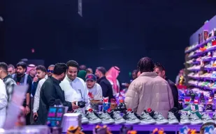 "سنيكر كون".. تجربة فريدة لعشاق الأحذية الرياضية والأزياء الشبابية