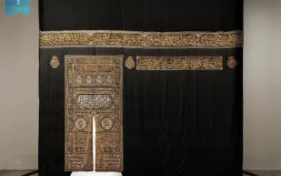 كسوة الكعبة المشرفة: عرض فريد يضيء "بينالي الفنون الإسلامية" بجدة