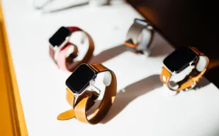 أبل تدفع 20 مليون دولار لتسوية دعوى قضائية بشأن بطاريات Apple Watch