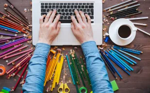 من القائد الجريء إلى المبدع المتفائل.. اكتشف شخصيتك في العمل من لونك المفضل