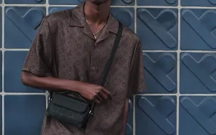 حافظات الرجال القابلة للارتداء.. هل تعود من جديد هذا الموسم؟