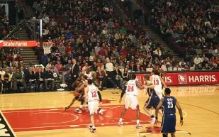  بفارق نقطة واحدة.. ليكرز يتجاوز انتفاضة بايسترز في مباراة درامية