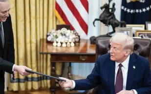 مستشار ترامب للذكاء الاصطناعي والعملات المشفرة يبيع استثمارات رقمية بـ 200 مليون دولار