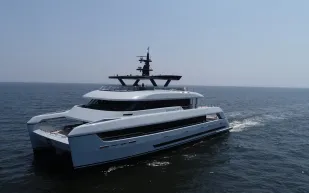 يخت "سبيس كات" بمسلسل The White Lotus يثير المشاهدين رغم سعره الباهظ