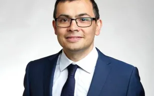 "ديميس هاسابيس" يروي كيف أوصلته لعبة الشطرنج إلى جائزة "نوبل"!