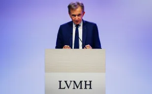 الملياردير برنارد أرنو يضع خطة خلافة لأبنائه في LVMH