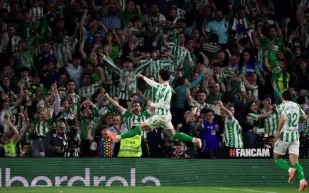 "ريال بيتيس" يكسر عقدة "إشبيلية" ويحقق فوزًا تاريخيًا في ديربي الأندلس