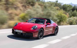 Porsche 911 Targa 4 GTS.. أسطورة الأداء والأناقة