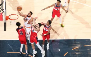 خسارة موجعة لليكرز أمام بولز رغم عودة ليبرون جيمس