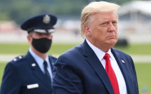 تراجع ثروة ترامب بنحو 300 مليون دولار وسط انخفاض أسهم مجموعته الإعلامية