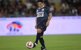 تقرير صادم يكشف معاناة مارادونا قبل وفاته.. ومحاكمة الفريق الطبي مستمرة