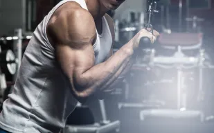 عراب كمال الأجسام "تشارلز جلاس" يكشف سر الحصول على عضلات ترايسبس أكثر تحديدًا