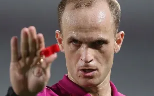 أدهم مخادمة يقود قمة الهلال والأهلي.. ماذا تعرف عن الحكم الأردني؟