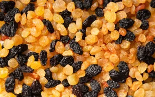 دراسة حديثة: تناول الزبيب في الإفطار يساعد على طول العمر