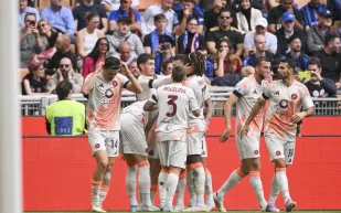 إنتر ميلان يخسر وسط جماهيره أمام روما في الدوري الإيطالي (فيديو)