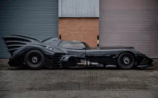 عرض السيارة الأسطورية "1989 باتموبيل" في مزاد بـ260 ألف دولار