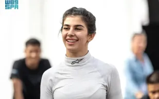 فرح اليوسف.. سائقة سعودية تخلد إنجازًا تاريخيًا في الفورمولا 1  