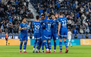 تعرف على طواقم حكام مبارتي الهلال مع الشباب والاتحاد مع الاتفاق