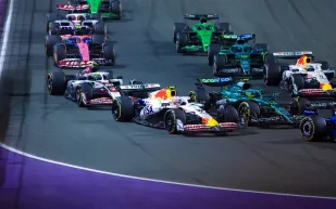 أوسكار بياستري يتوج ببطولة جائزة السعودية الكبرى 2025 في جدة