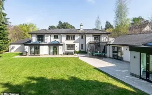   بسعر 3.25 مليون جنيه إسترليني: فيل فودين يعرض قصره الفاخر للبيع (صور)