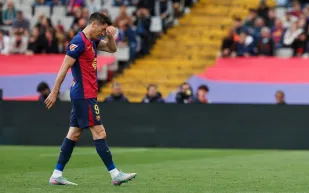ضربة قوية لبرشلونة.. ليفاندوفسكي مهدد بالغياب عن الكلاسيكو ودوري الأبطال  