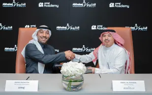 أكاديمية SRMG توقع شراكة مع الخليج للتدريب لإطلاق مشاريع إعلامية