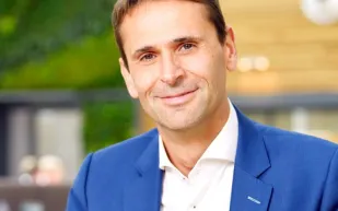 رئيس ASML يكشف السر وراء نجاحه ويقدم نصائحه للشباب