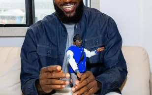 ليبرون جيمس يدخل عالم باربي في تكريم غير مسبوق