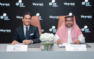 SRMG للحلول الإعلامية توقّع مذكرة تفاهم مع ڤيرون لاستكشاف الإعلان والابتكار
