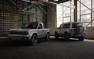 جيف بيزوس يستهدف إيلون ماسك بشاحنة كهربائية لتحدي تسلا سايبرترك