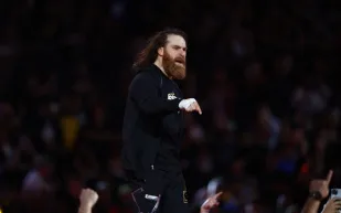 سامي زين يرفض الانضمام لتحالف رولينز الجديد في "WWE Raw" (فيديو)