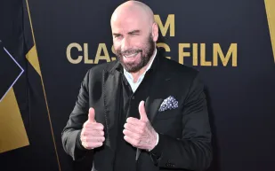 جون ترافولتا يكرم أساطير عالم الطيران في  Living Legends of Aviation