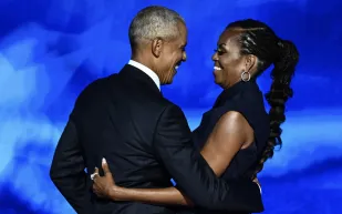 باراك وميشيل أوباما يواجهان أزمة طلاق محتملة بعد انهيار صفقة بـ70 مليون دولار