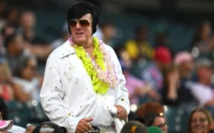 كتاب يكشف الجانب الخفي لإلفيس بريسلي: يمتلك قدرات خارقة ويتواصل مع كائنات فضائية!