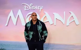 دوين جونسون يفاجئ الجميع بتحول جذري في The Smashing Machine