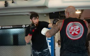 الإمارات قبلة الرياضيين العالميين في عالم UFC.. تعرف عليهم