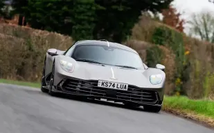 "أستون مارتن فالهالا": سيارة هجينة بقوة 1064 حصانًا تقترب من خط الإنتاج