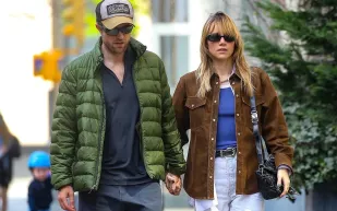 روبرت باتينسون يظهر بإطلالة "رجل المزرعة" في نيويورك